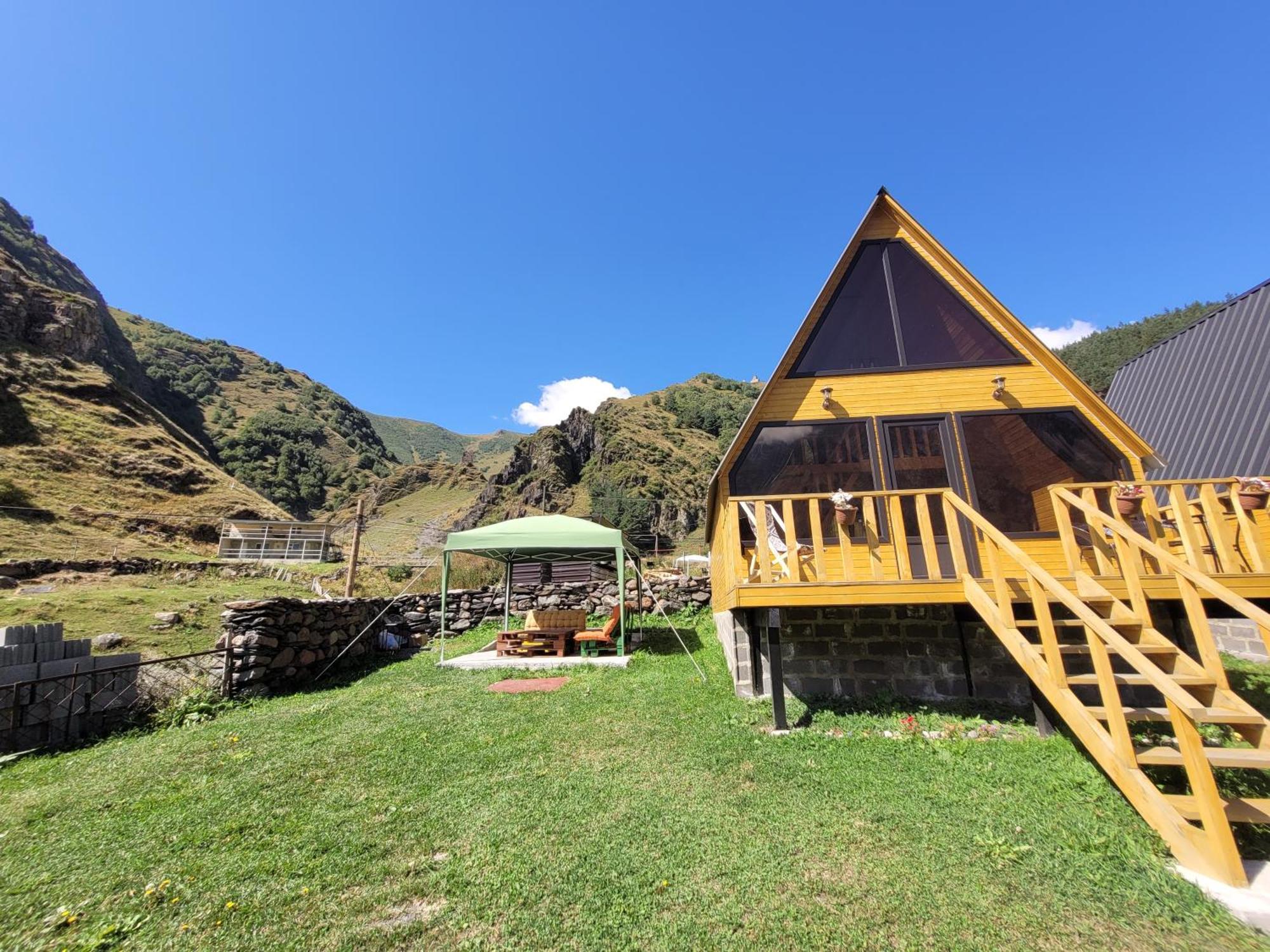Pine Chalet Kazbegi Dış mekan fotoğraf