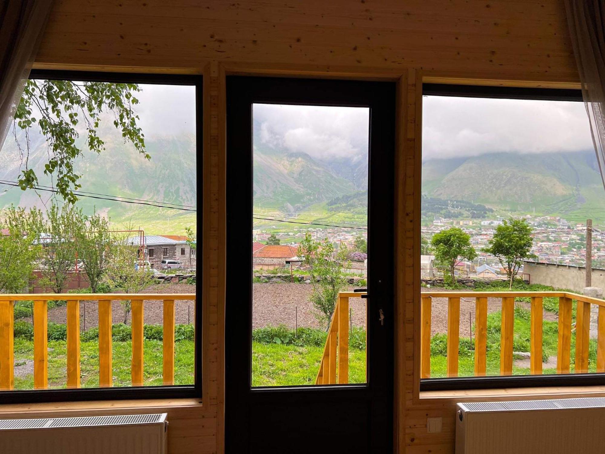 Pine Chalet Kazbegi Oda fotoğraf